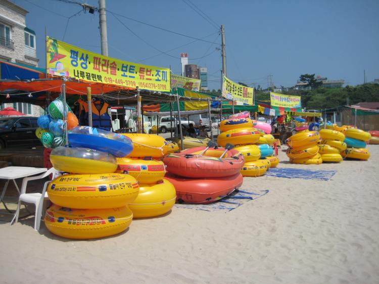 Guryongpo Beach (photo from catbirdinkorea.wordpress.com)