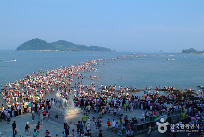 Muchangpo Beach (photo from Korea Tourism Office)