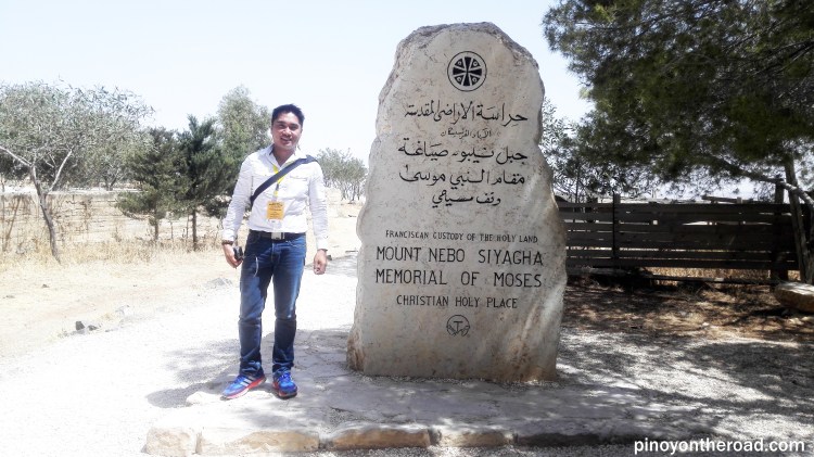Stone marker at the entrance of Mt. Nebo